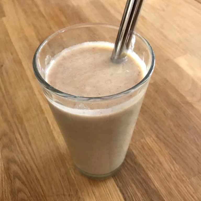 Apple and Dates Milkshake