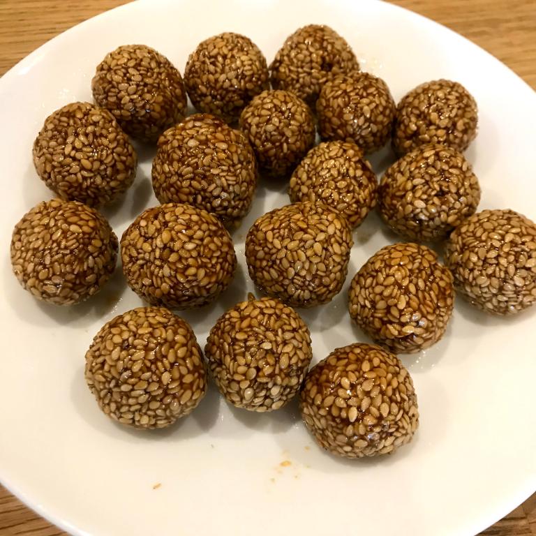 Tal na Laddu (Sesame Seed Laddu)